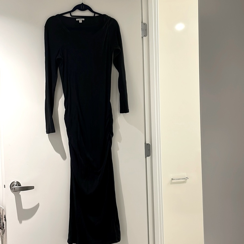 Beautiful gently worn James Perse black dress - size 3 (large)